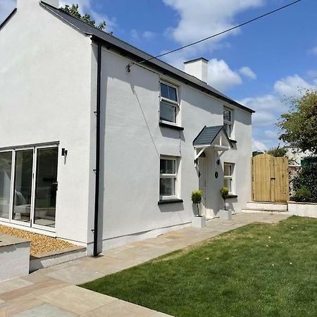Charming Cottage Close To M4 Bridgend Bridgend  Eksteriør billede
