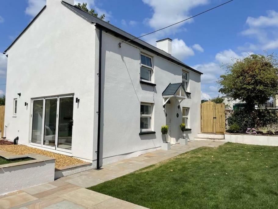 Charming Cottage Close To M4 Bridgend Bridgend  Eksteriør billede
