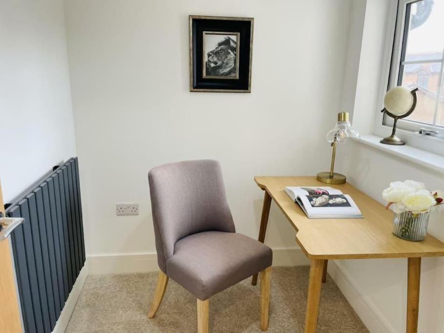Charming Cottage Close To M4 Bridgend Bridgend  Eksteriør billede