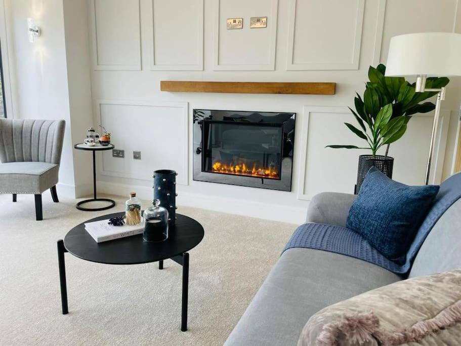 Charming Cottage Close To M4 Bridgend Bridgend  Eksteriør billede